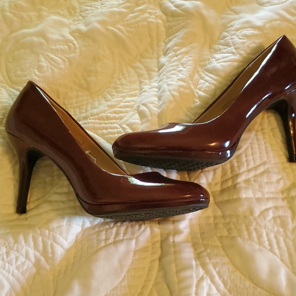 Merona 3" cabernet heels - Picture 2 of 3